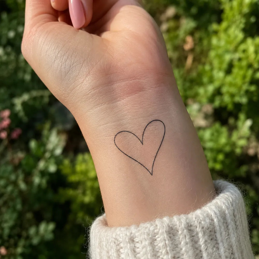 SafeTatt — Simple Heart · fotografie tetování na kůži