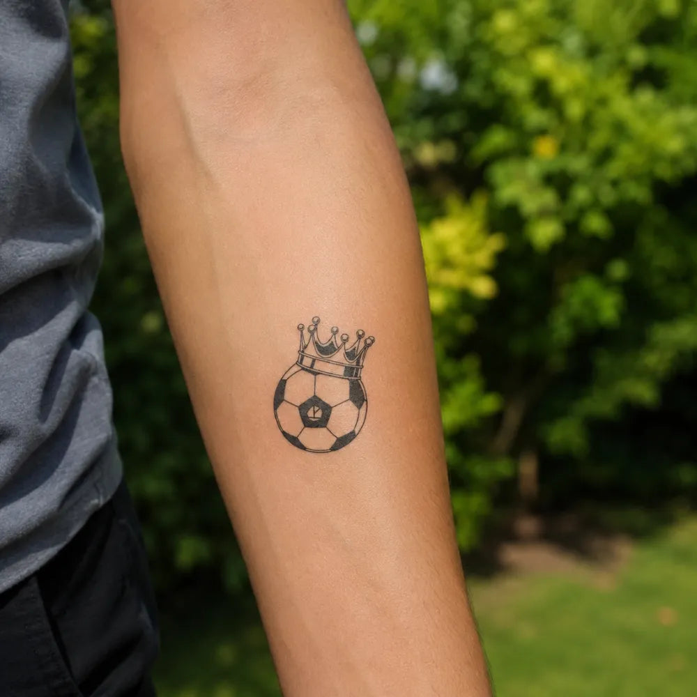 SafeTatt — Crowned Soccer Ball · fotografie tetování na kůži